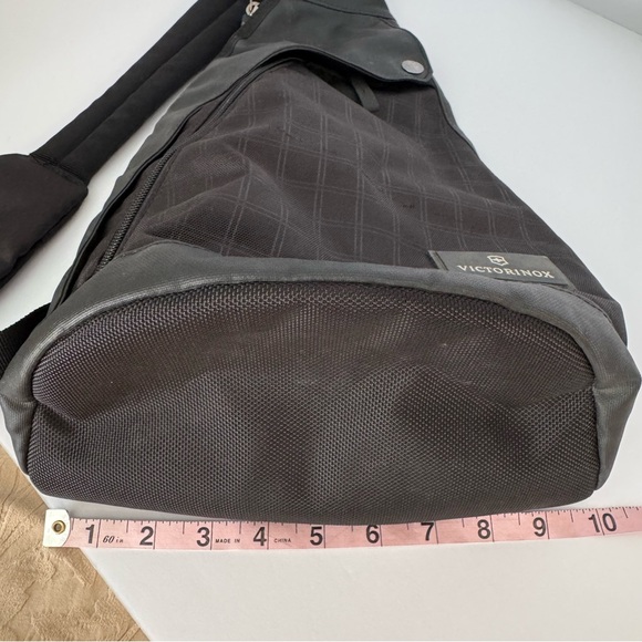 Victorinox Altmont 3.0 Mono Sling Backpack Black Bag Travel Dual Compartment - Picture 11 of 14